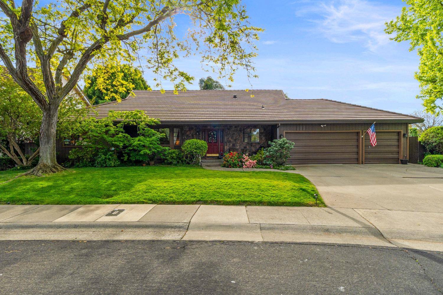 Sacramento, CA 95831,24 Sage River CIR
