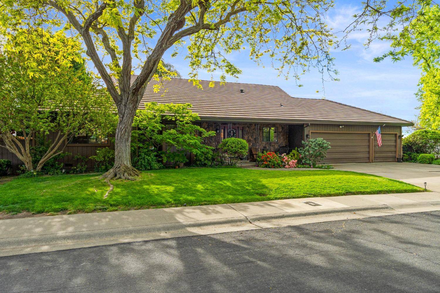 Sacramento, CA 95831,24 Sage River CIR