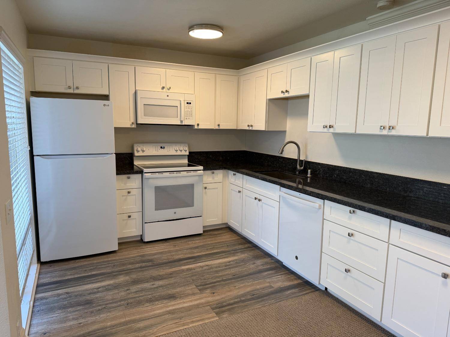 Sacramento, CA 95825,2229 Woodside LN #8
