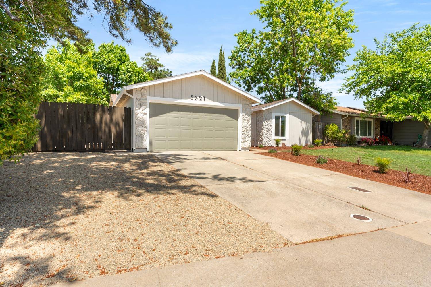Sacramento, CA 95823,5321 Eden View DR