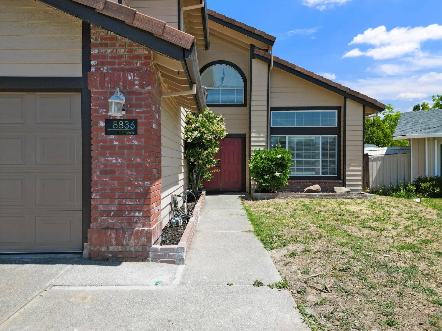 Sacramento, CA 95828,8836 Inisheer WAY