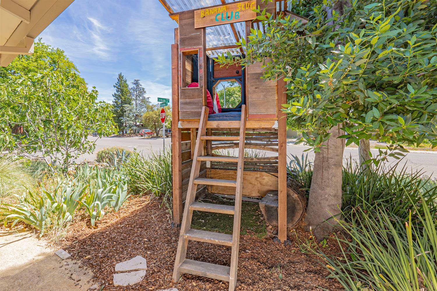 Davis, CA 95616,907 Villanova DR