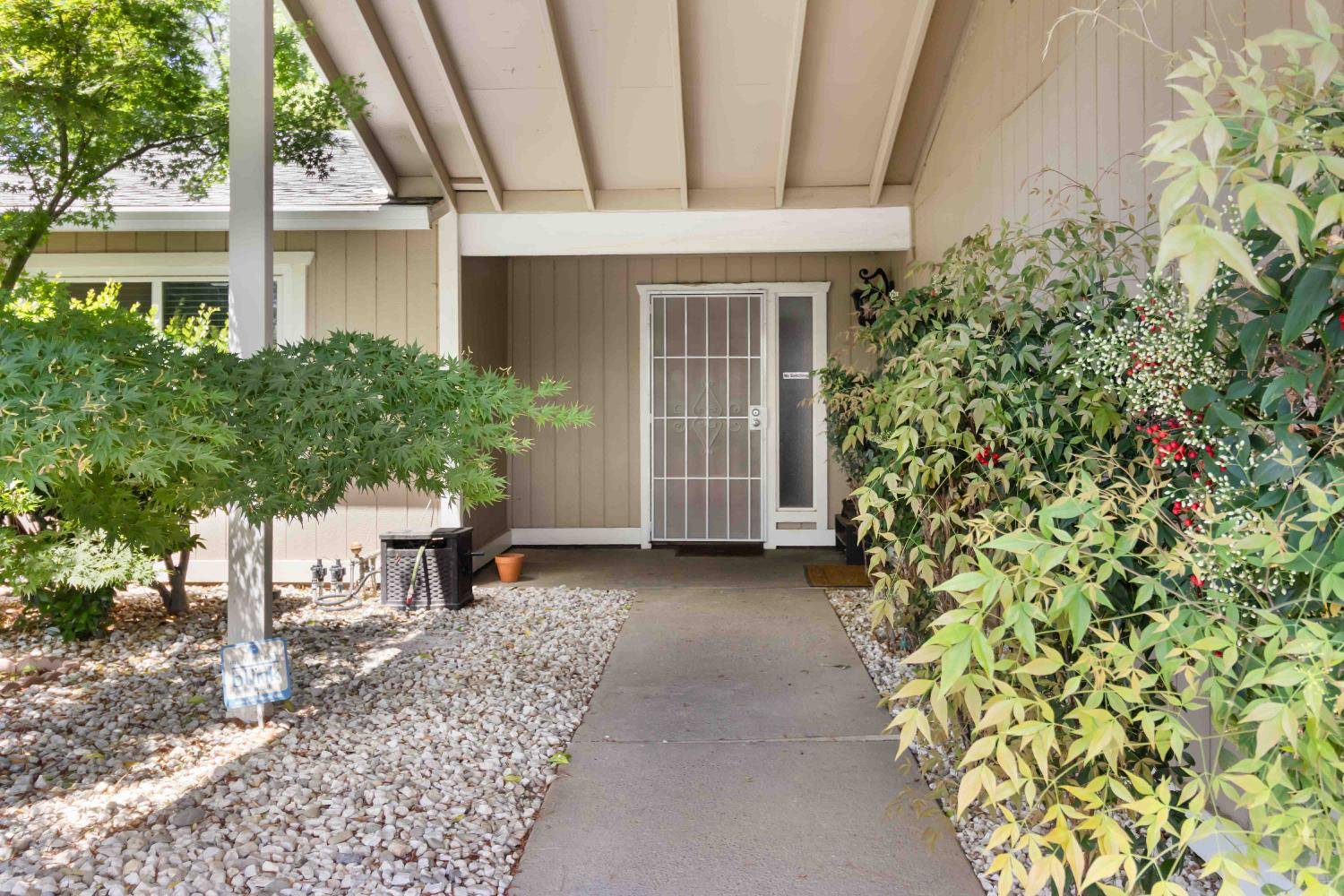 Sacramento, CA 95826,8953 Brydon WAY