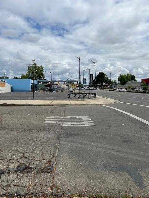 Merced, CA 95340,61 W 16th ST