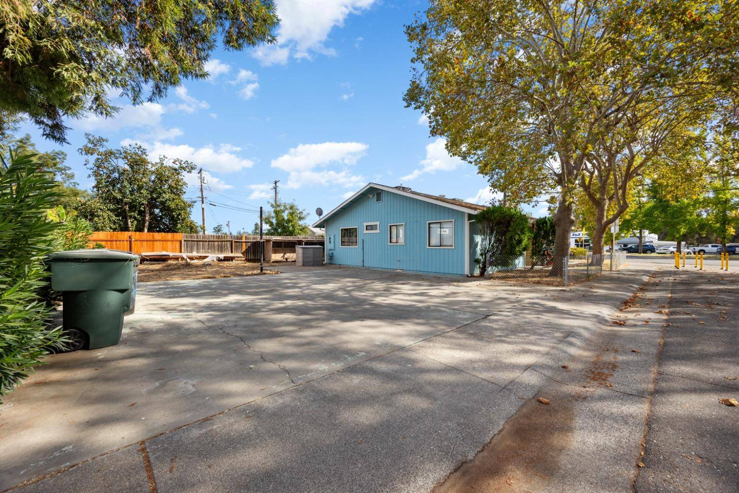 Roseville, CA 95678,523 B ST