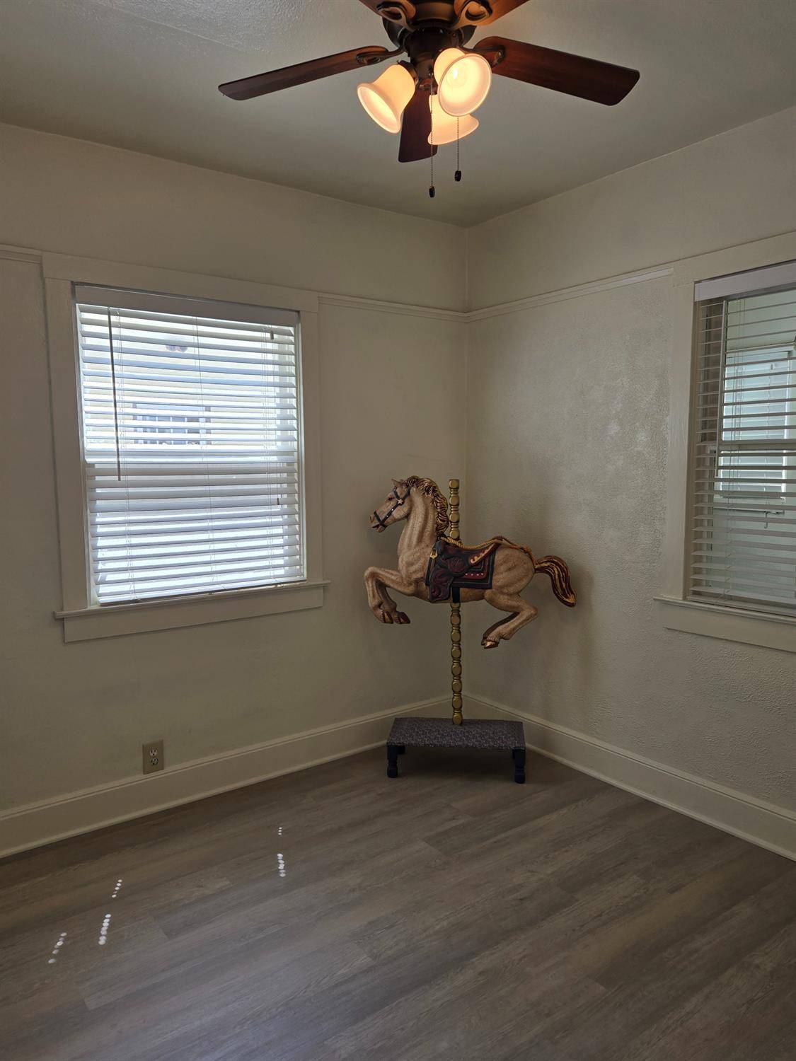 Sacramento, CA 95818,1832 Larkin WAY