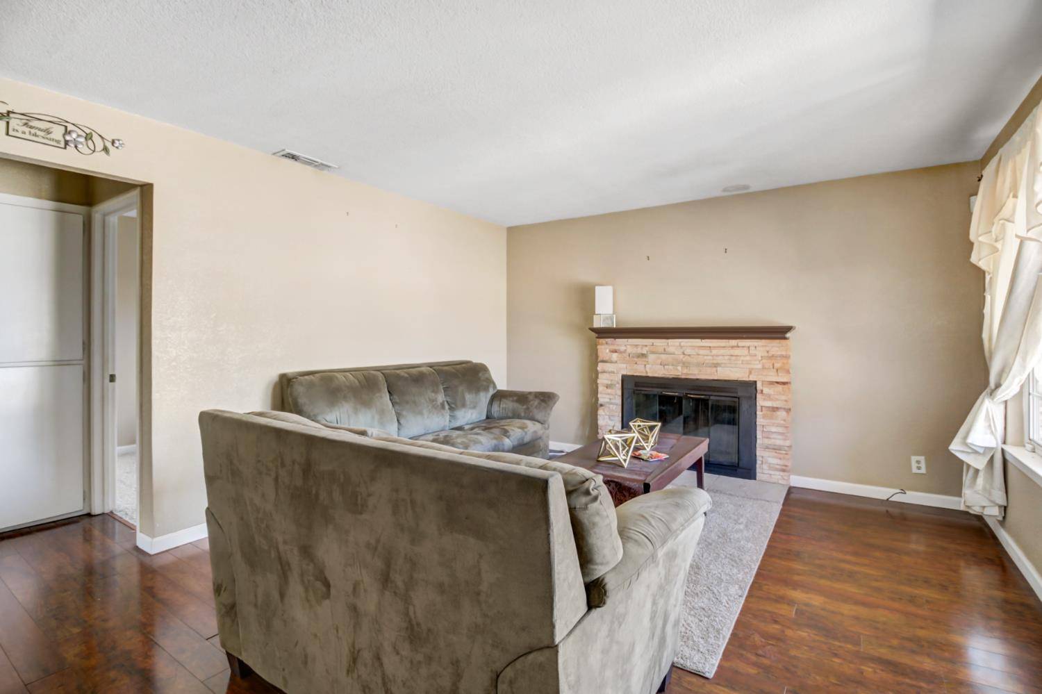 Carmichael, CA 95608,6310 Tina CT