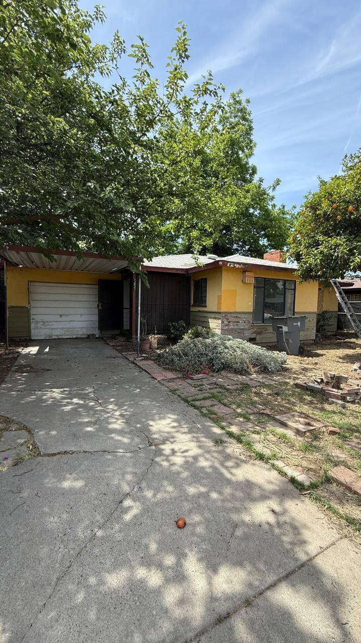 Fresno, CA 93725,2452 S Holloway AVE