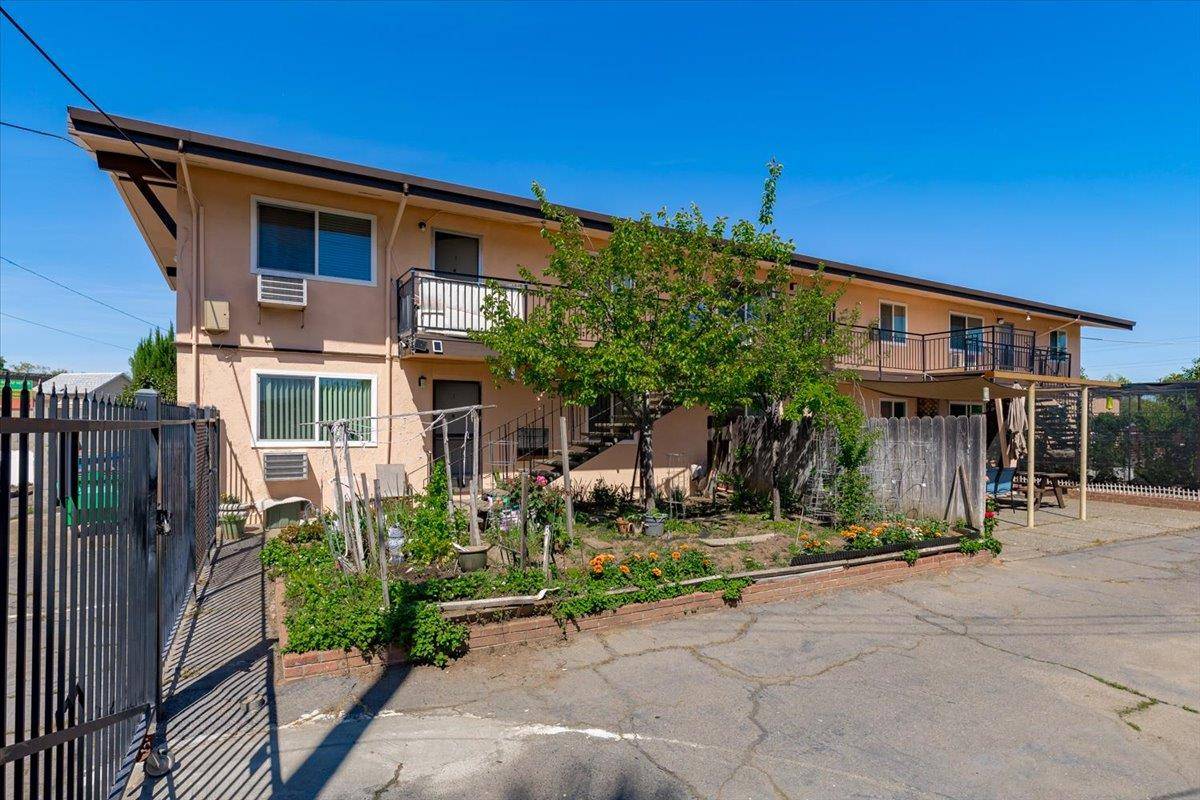 Sacramento, CA 95815,2736 Connie DR
