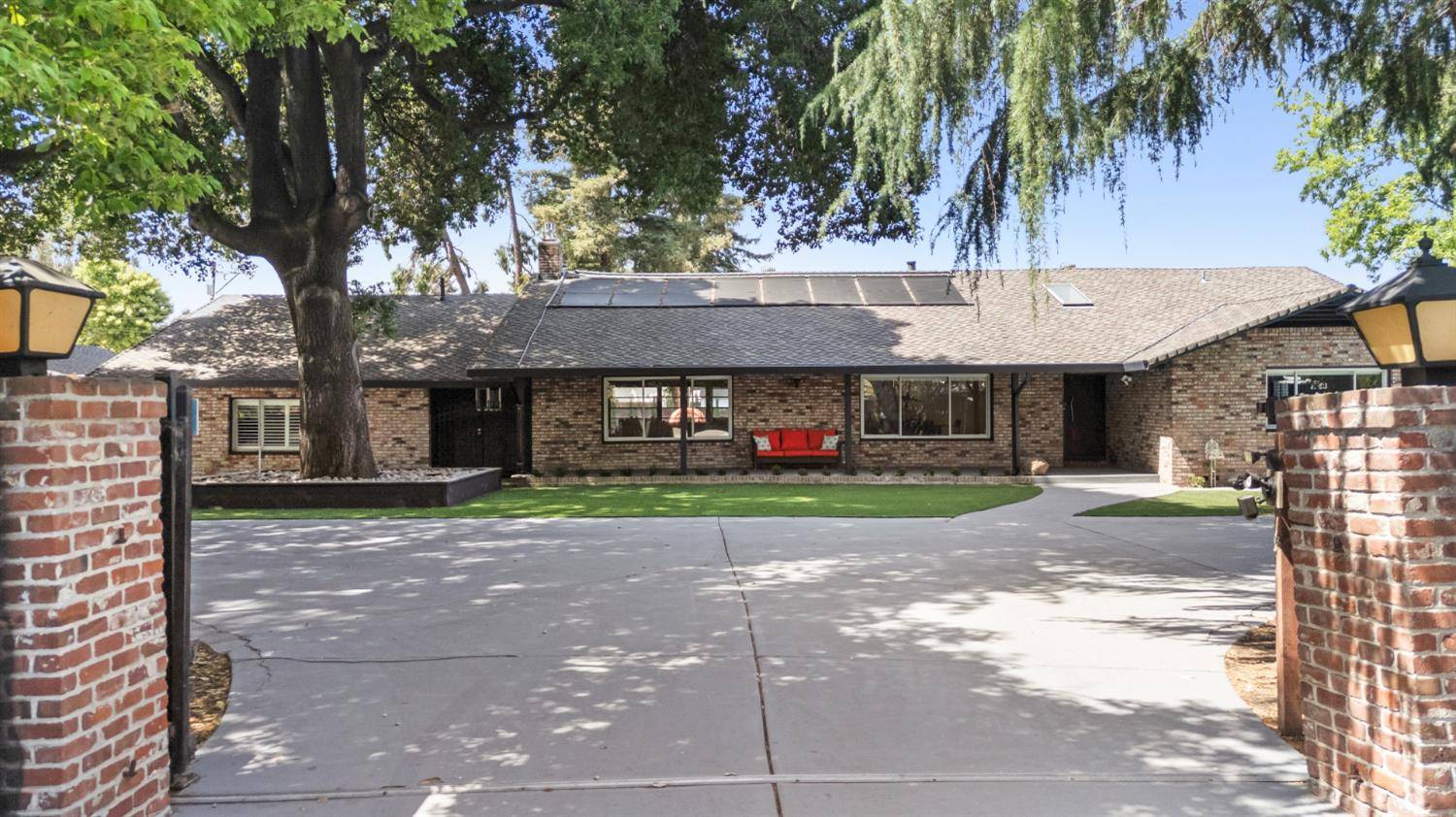 Stockton, CA 95204,3221 Country Club BLVD