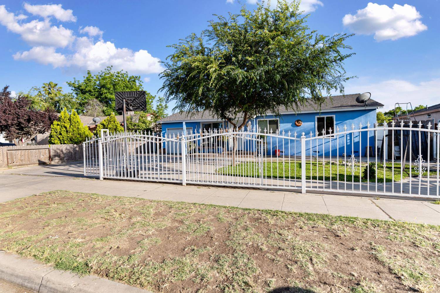 Fresno, CA 93702,4776 E Lowe AVE