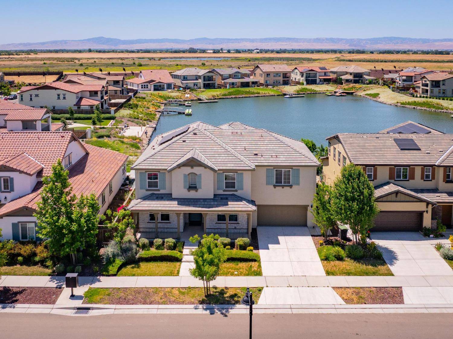 Lathrop, CA 95330,2492 Middlebury DR