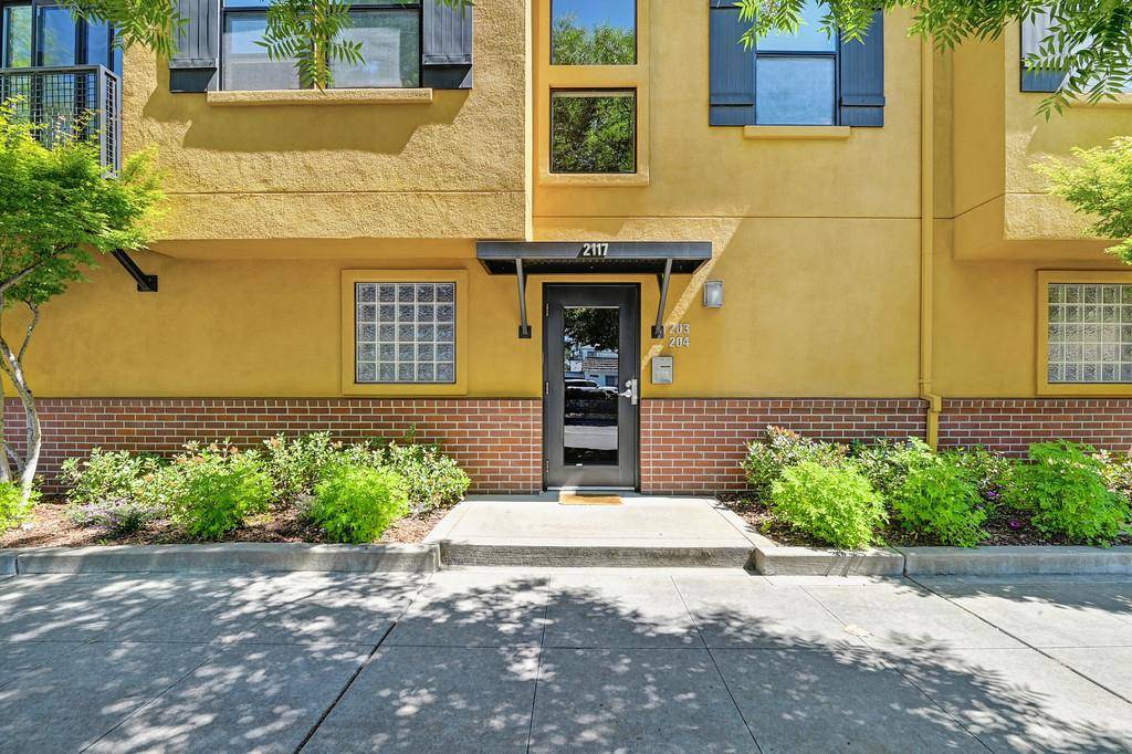 Sacramento, CA 95816,2117 S ST #204