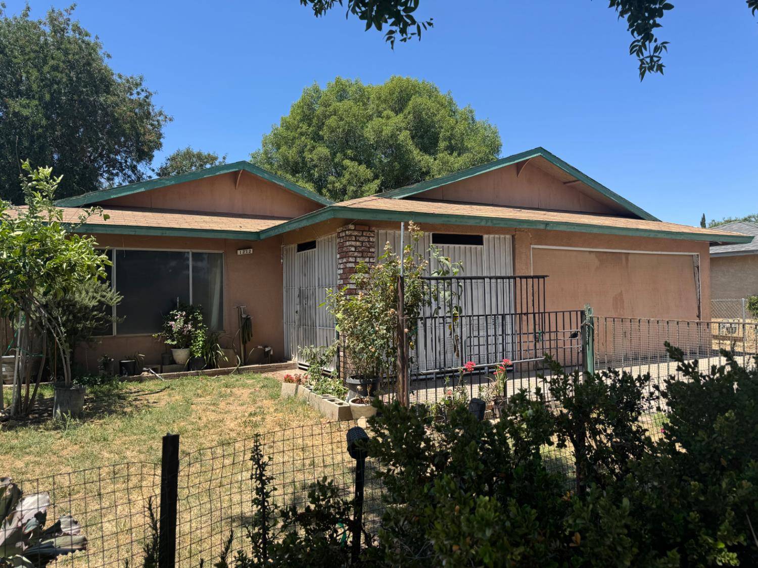 Madera, CA 93638,1212 Phillips ST