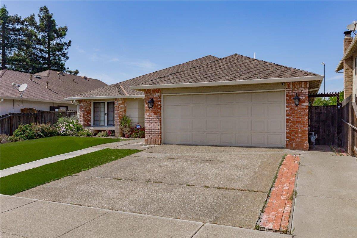Lodi, CA 95240,425 Swallow LN