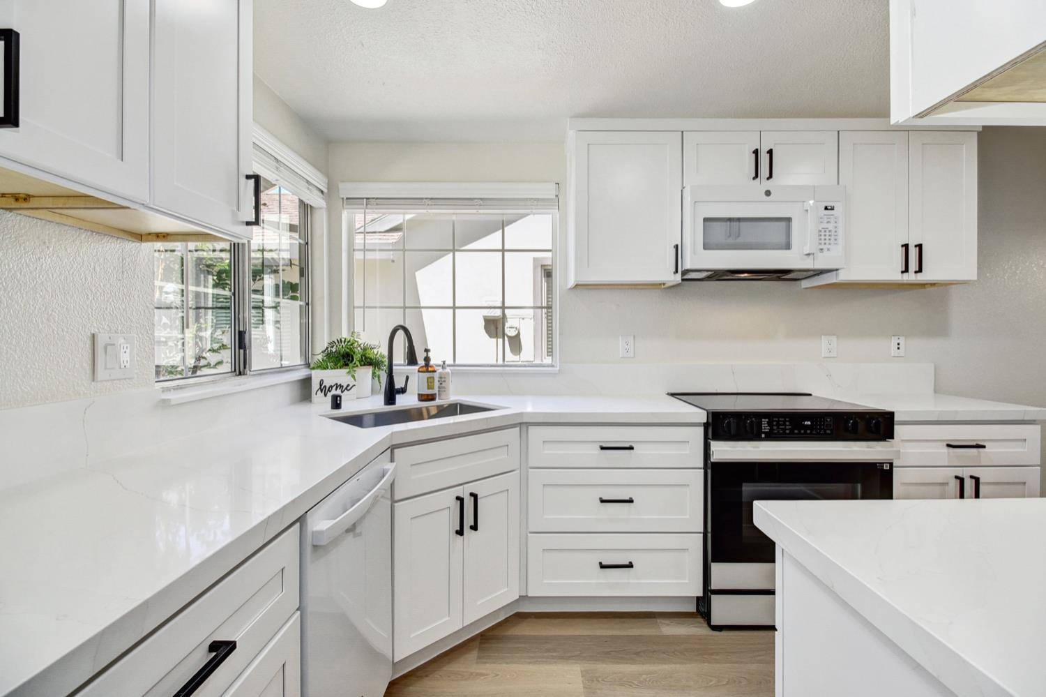 Sacramento, CA 95828,8135 Traver CT