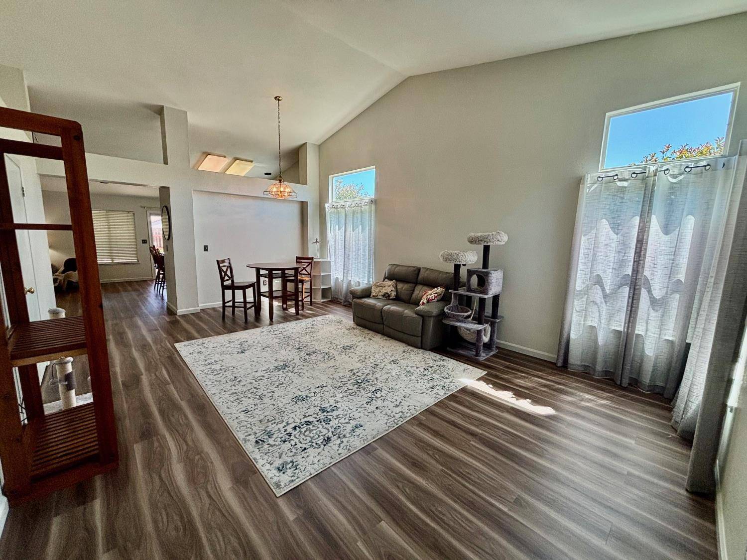 Elk Grove, CA 95624,8949 Four Seasons DR