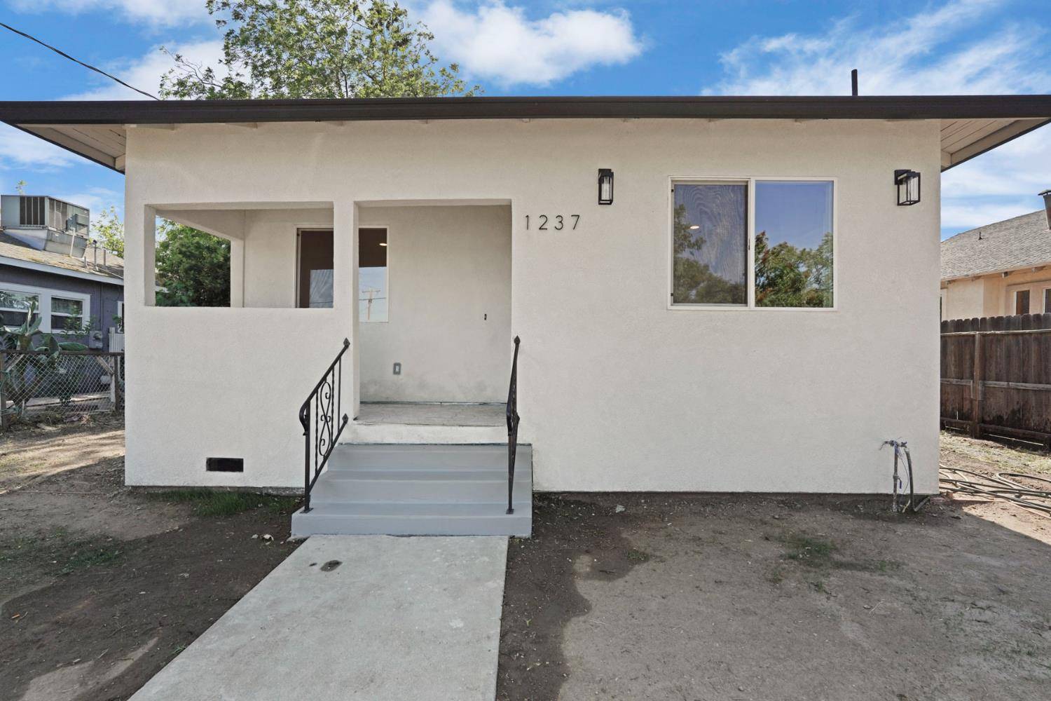 Stockton, CA 95206,1237 S Commerce ST