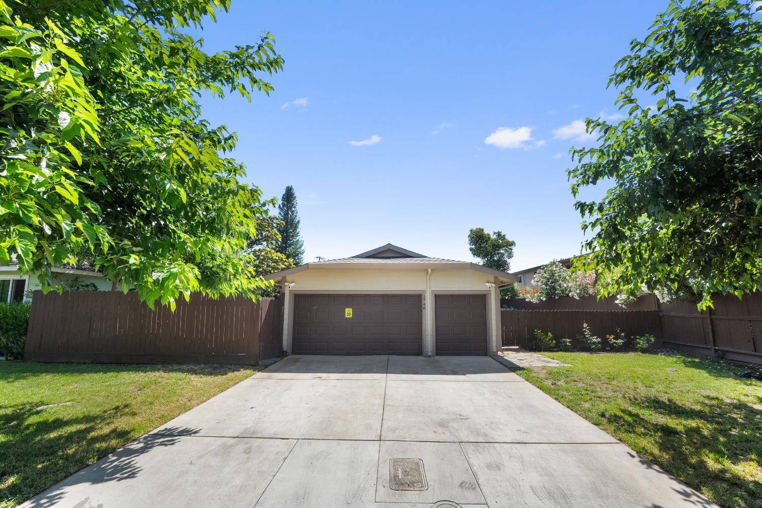 Sacramento, CA 95825,1748 Richmond ST