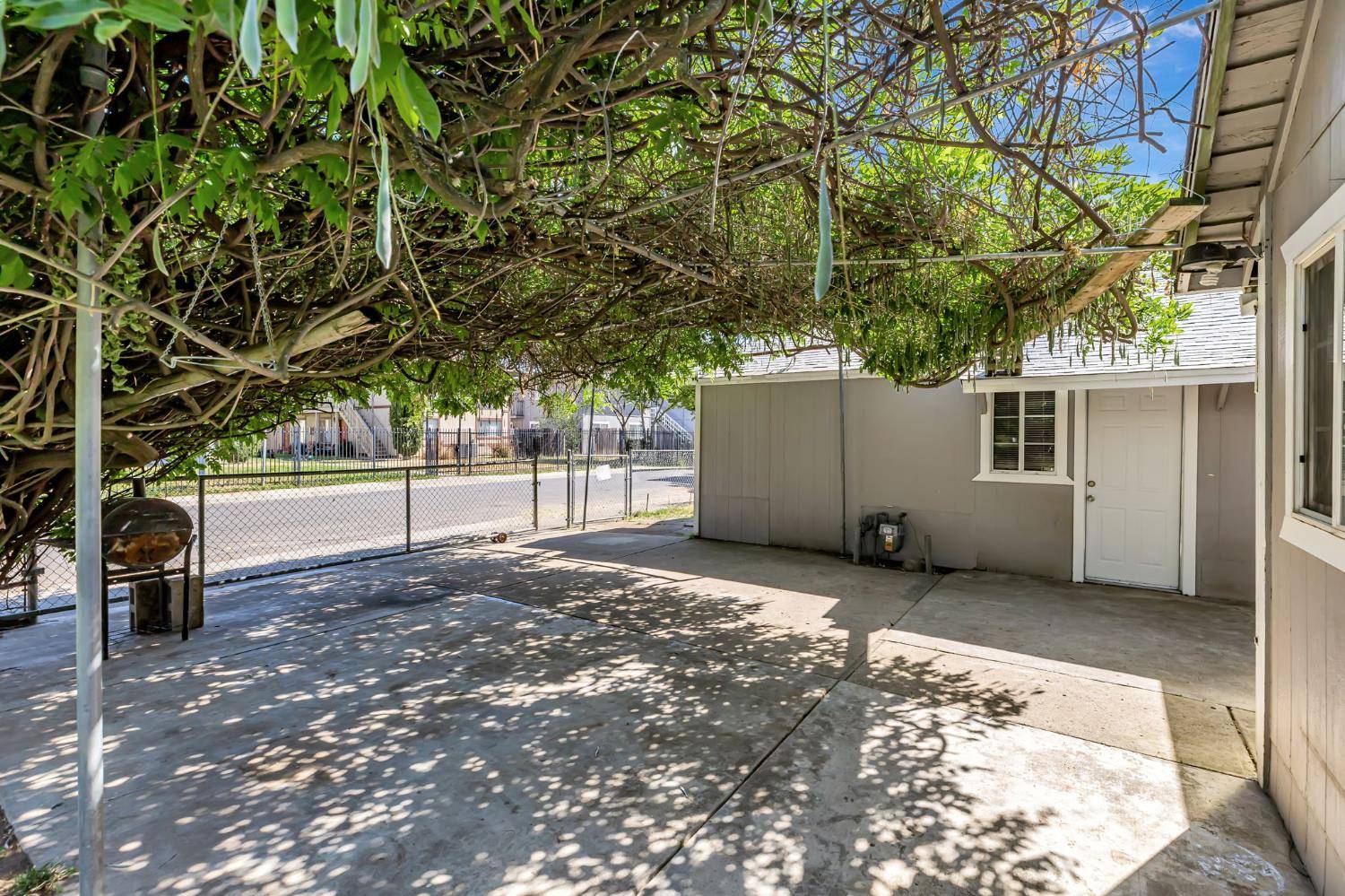 Sacramento, CA 95822,2204 15th AVE