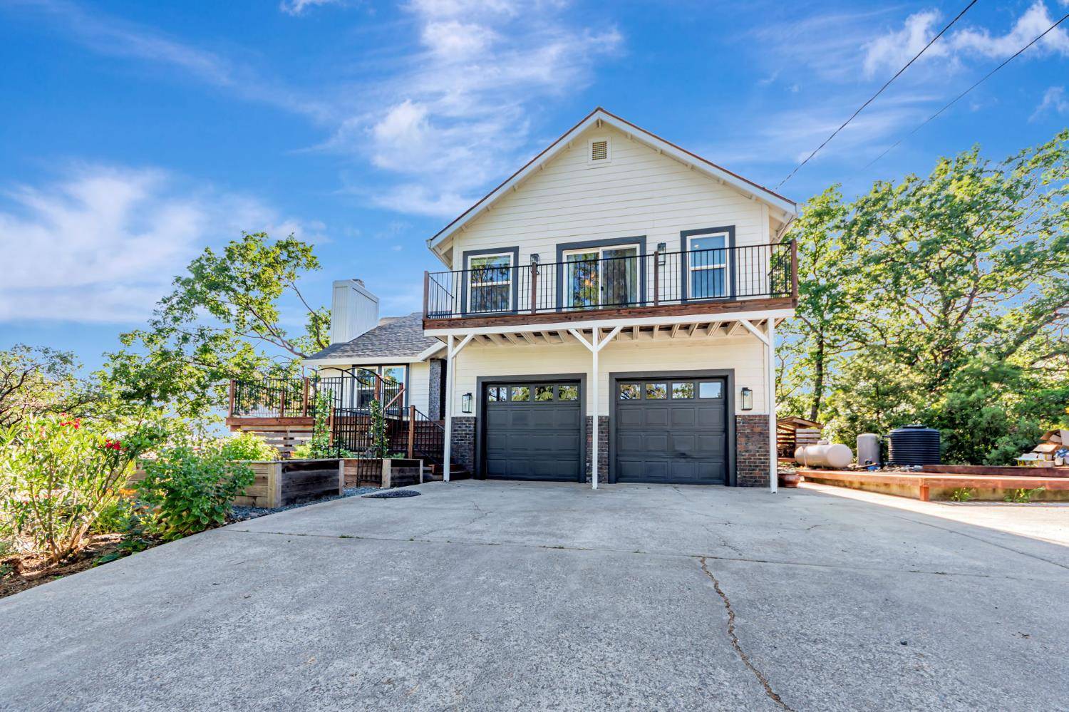Applegate, CA 95703,305 Nob Hill DR