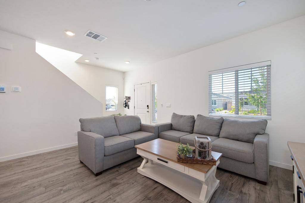 Roseville, CA 95747,5016 Molino CIR