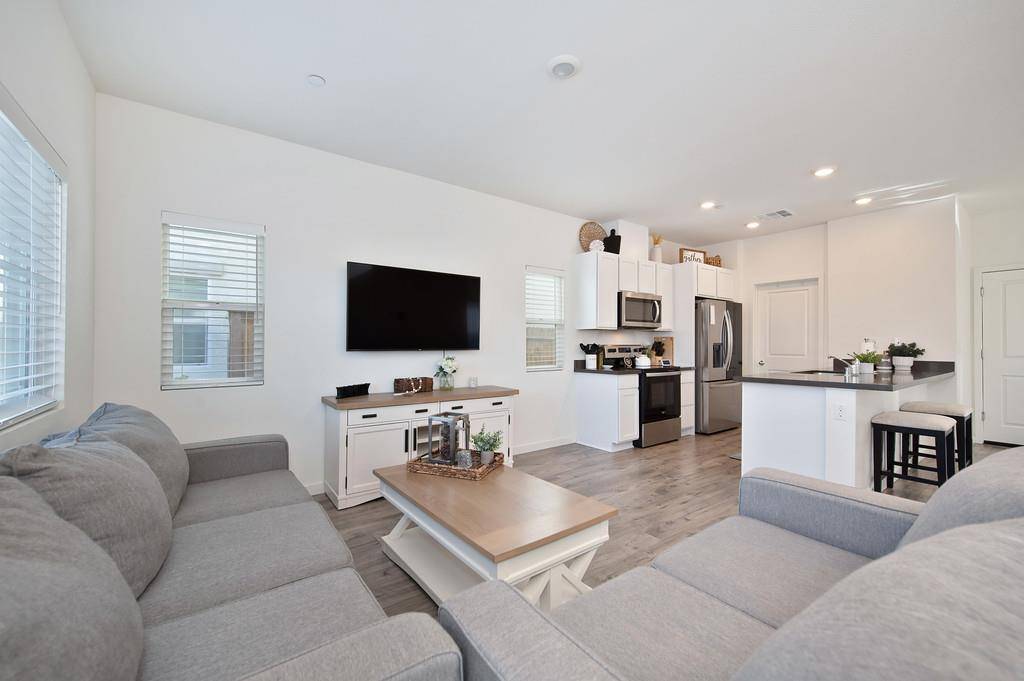Roseville, CA 95747,5016 Molino CIR