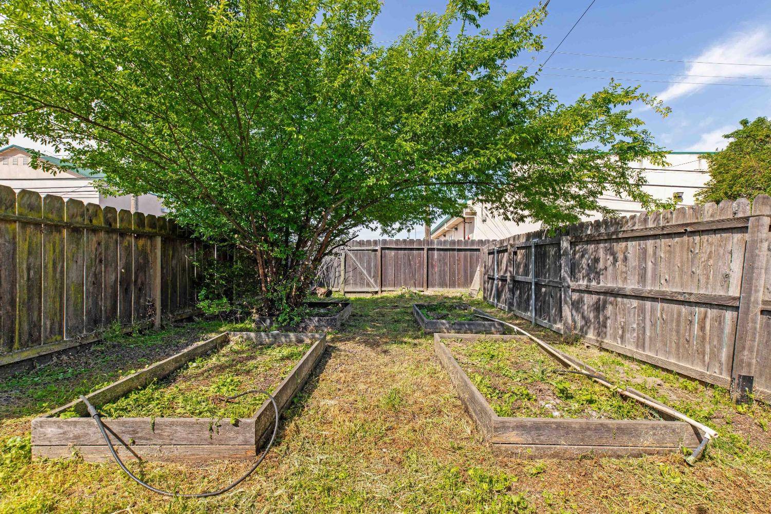 Manteca, CA 95336,221 N Grant AVE