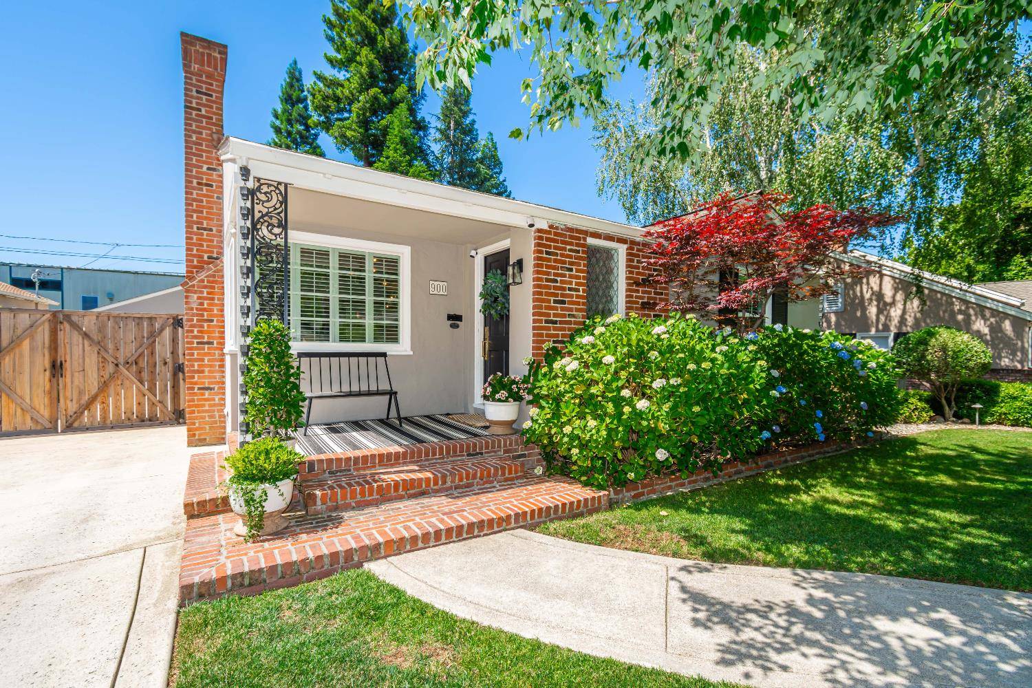 Sacramento, CA 95818,900 Robertson WAY