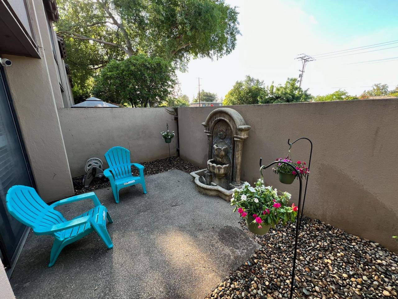 Sacramento, CA 95825,895 Woodside LN #1