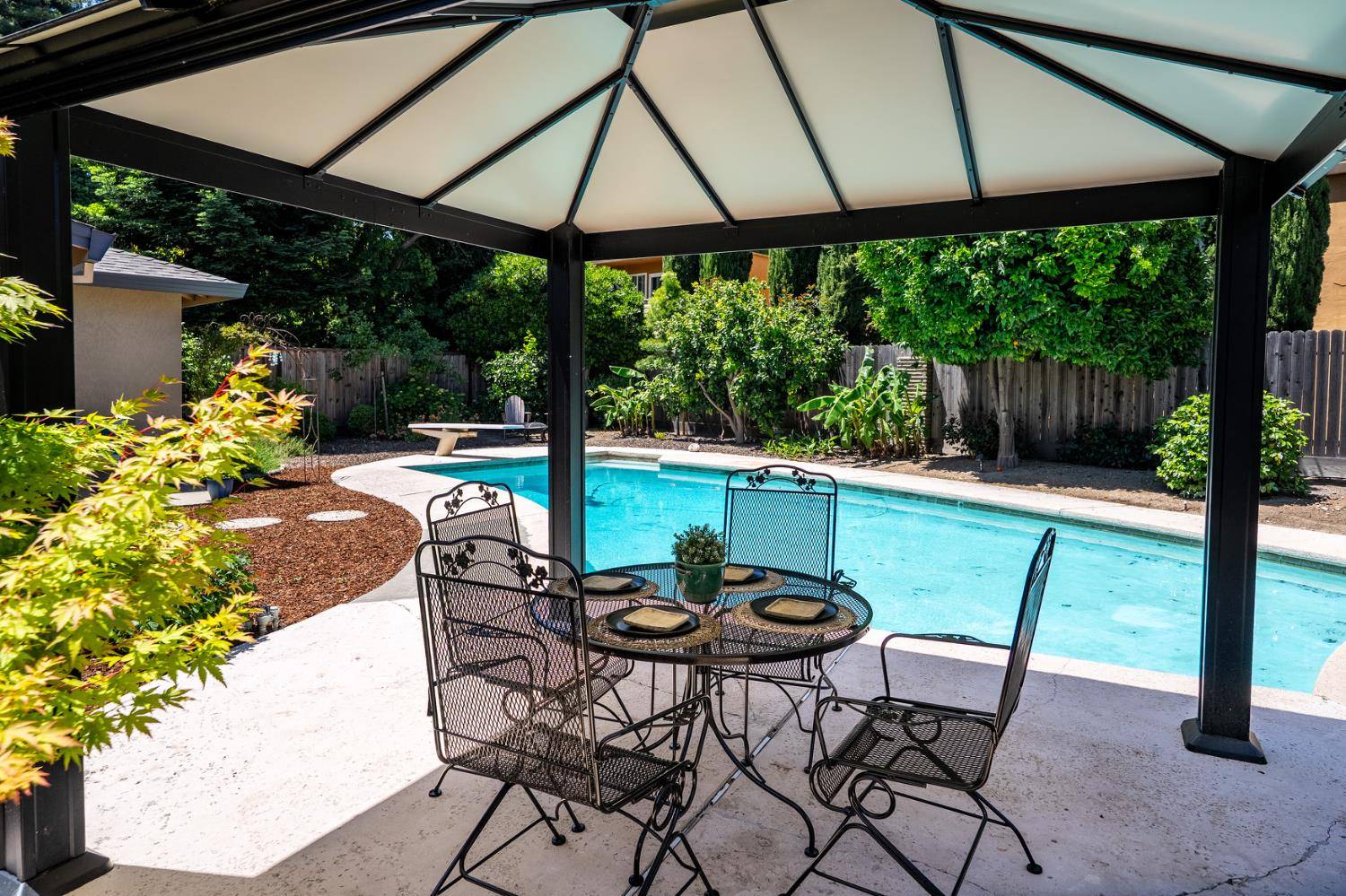 Sacramento, CA 95831,887 Parklin AVE