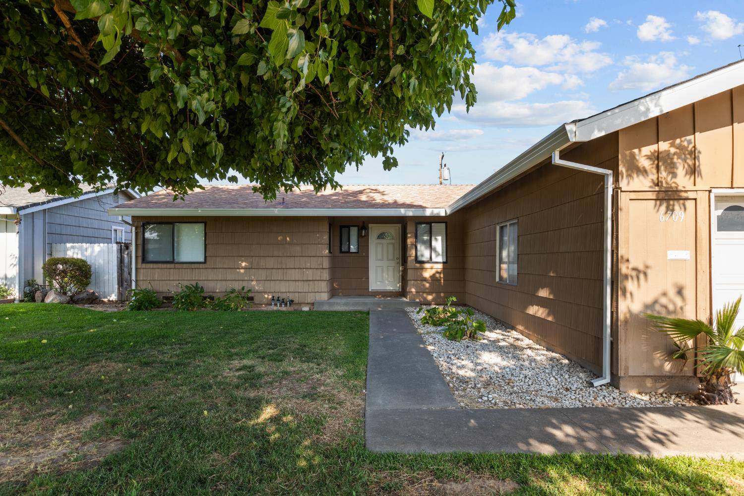 Sacramento, CA 95823,6709 50th ST