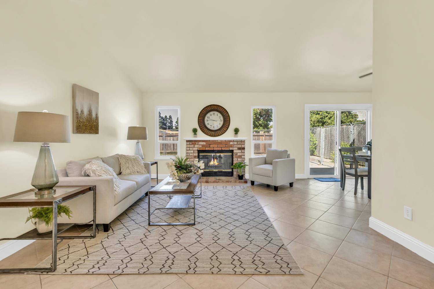 Sacramento, CA 95828,8158 Morgan Hill WAY