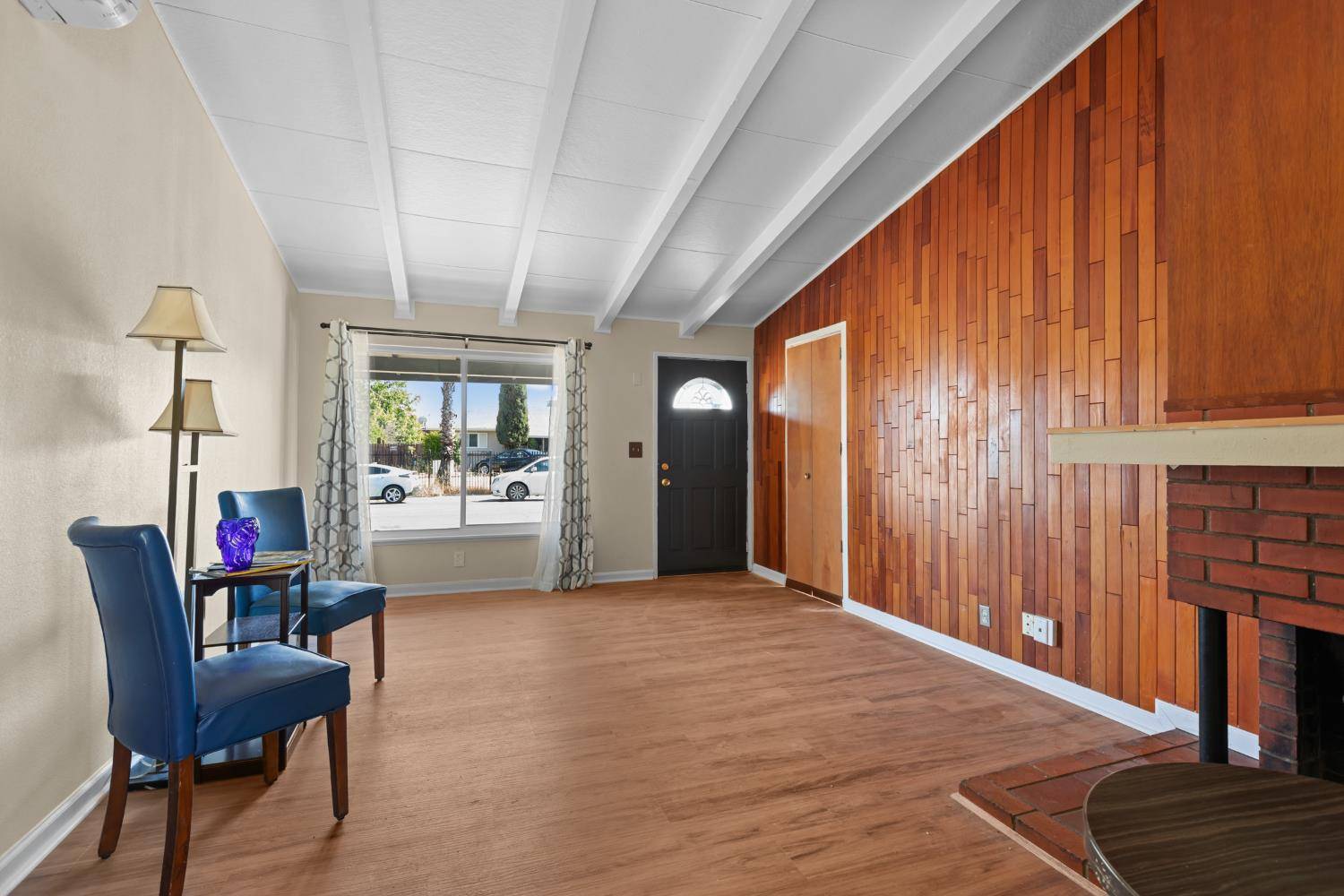 Sacramento, CA 95828,6441 Somis WAY