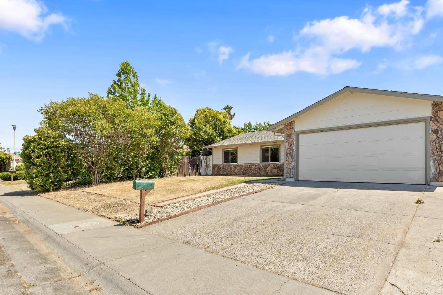Sacramento, CA 95824,7414 Hainesport WAY