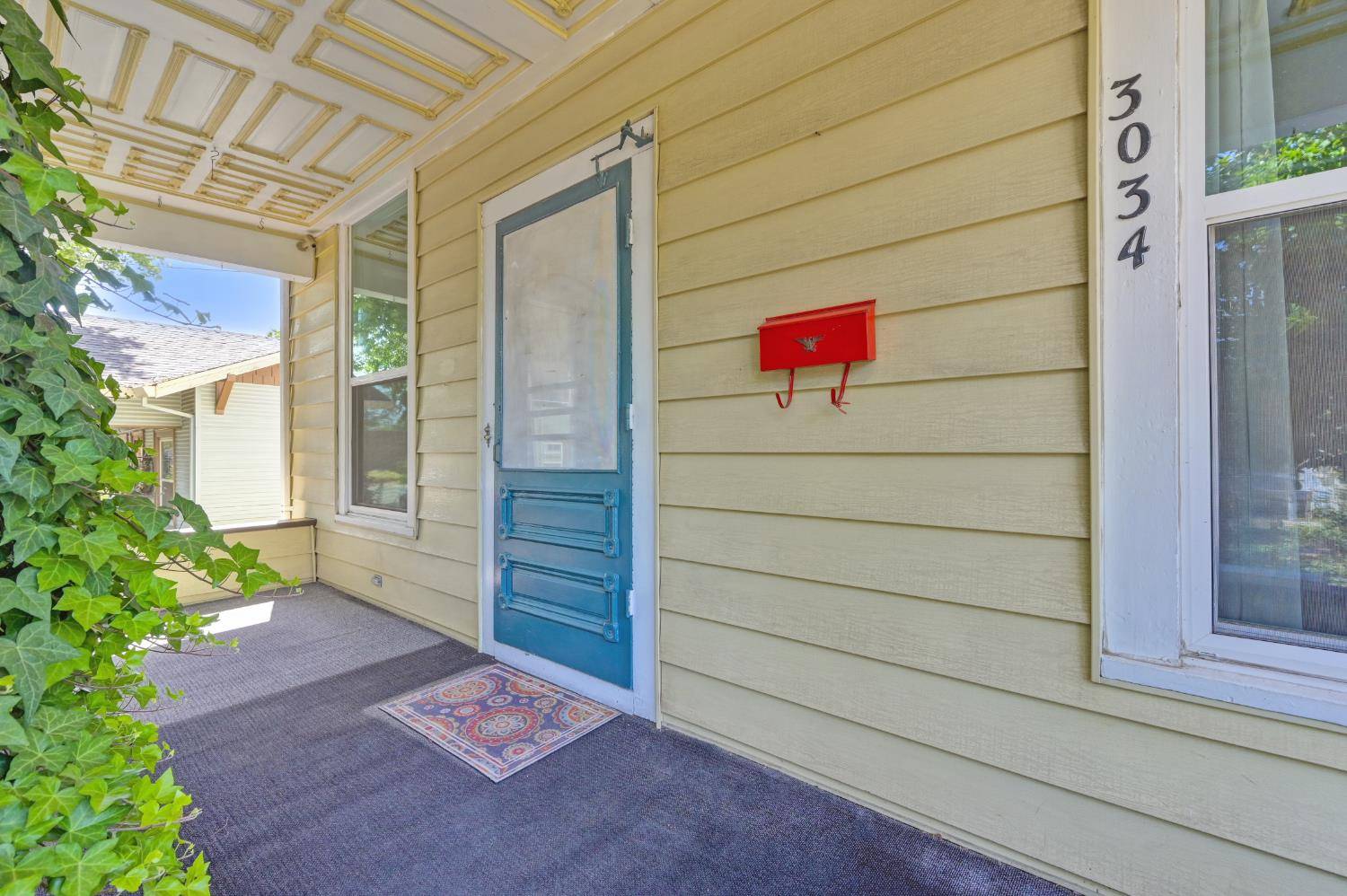 Sacramento, CA 95817,3034 9th AVE