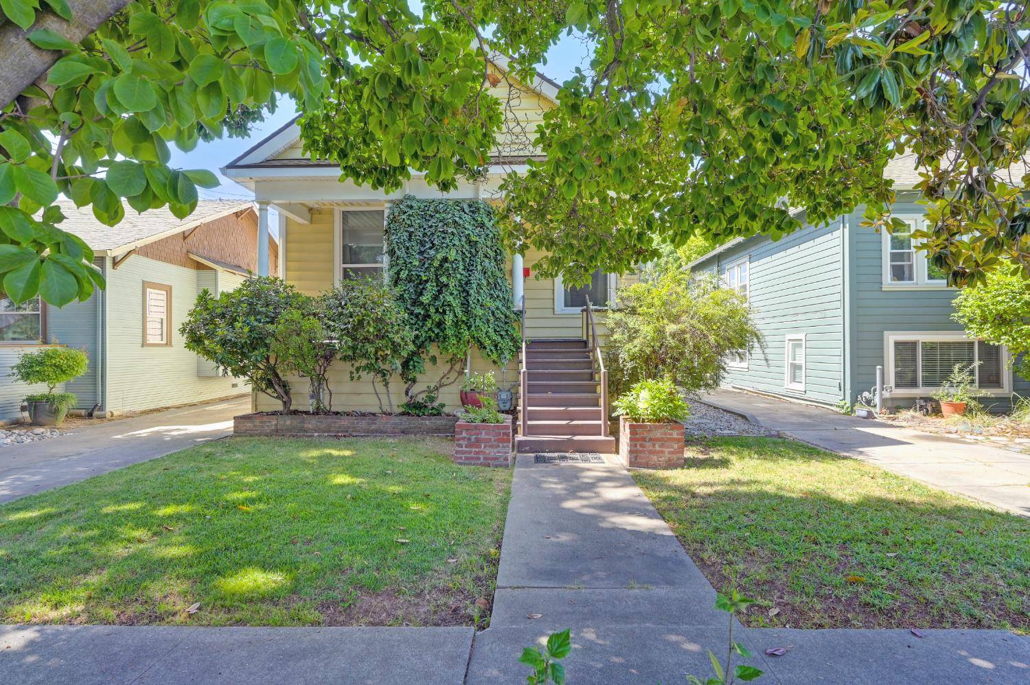 Sacramento, CA 95817,3034 9th AVE