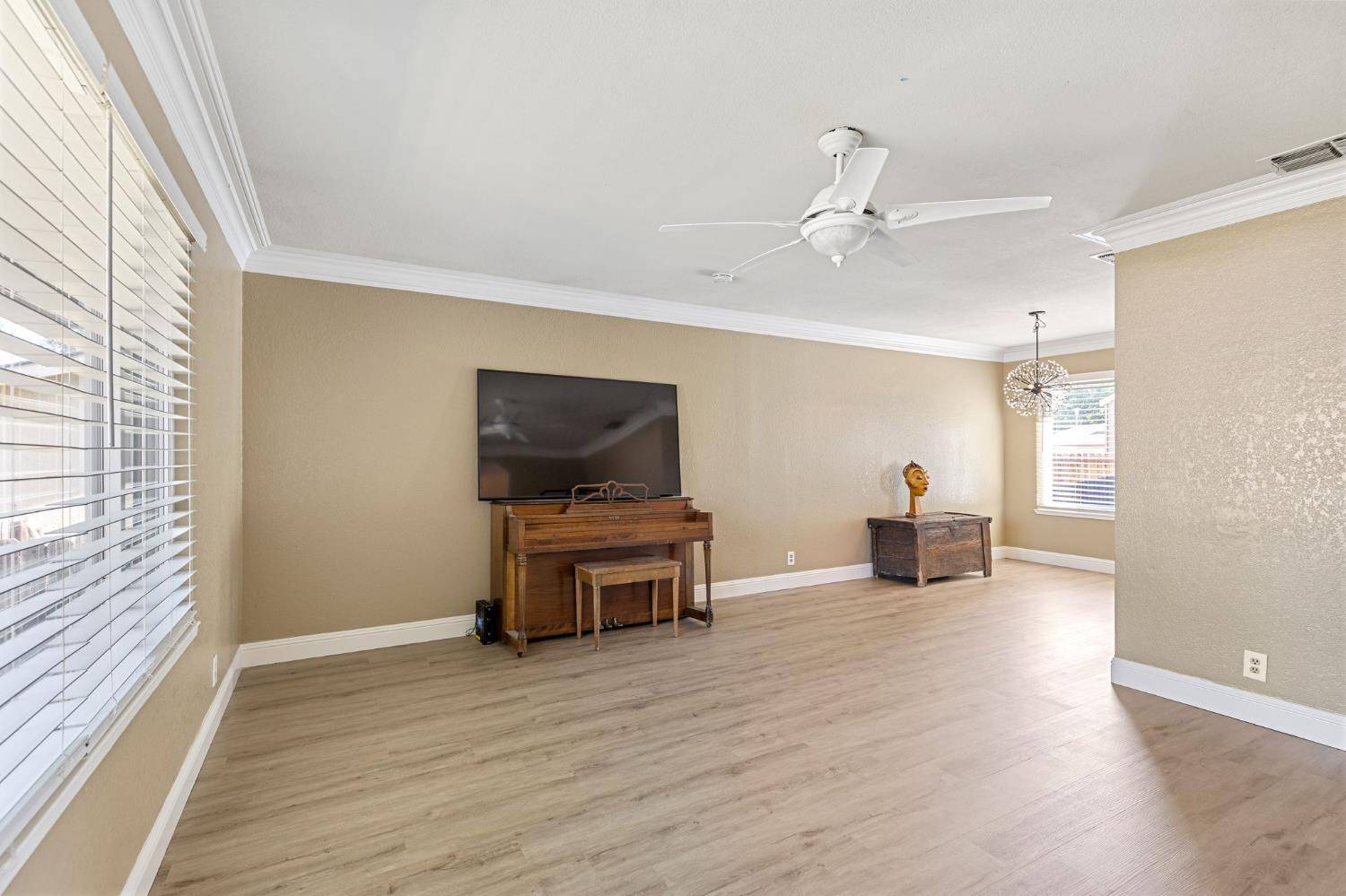 Sacramento, CA 95833,6 Yerba CT