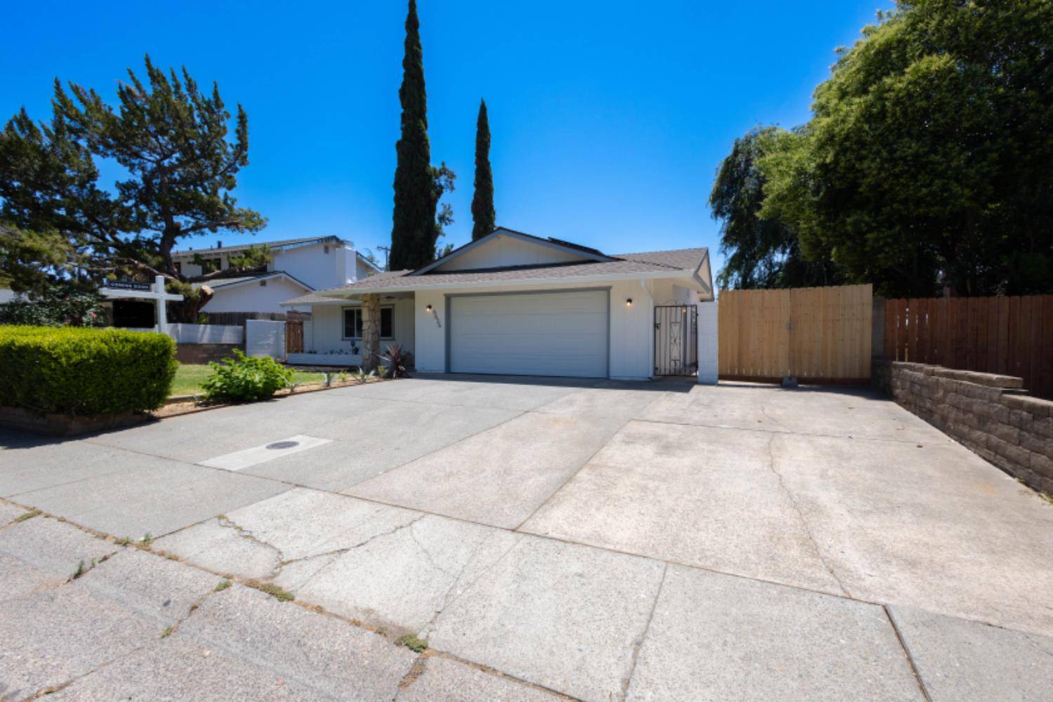 Carmichael, CA 95608,6636 Saint James DR