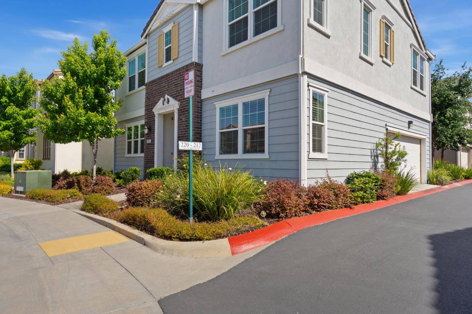 Folsom, CA 95630,220 Colner CIR