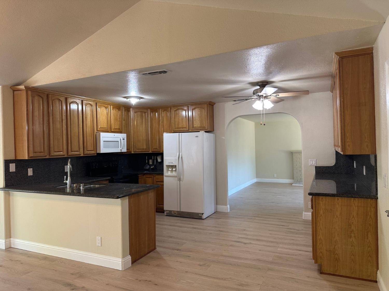 Carmichael, CA 95608,5120 Kenneth AVE