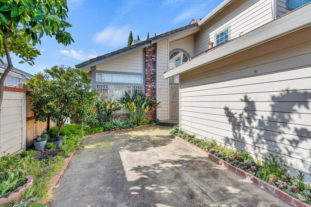 Sacramento, CA 95828,8079 Bucks Harbor Way