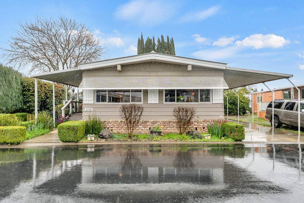 Sacramento, CA 95834,4208 Bouquet WAY #38
