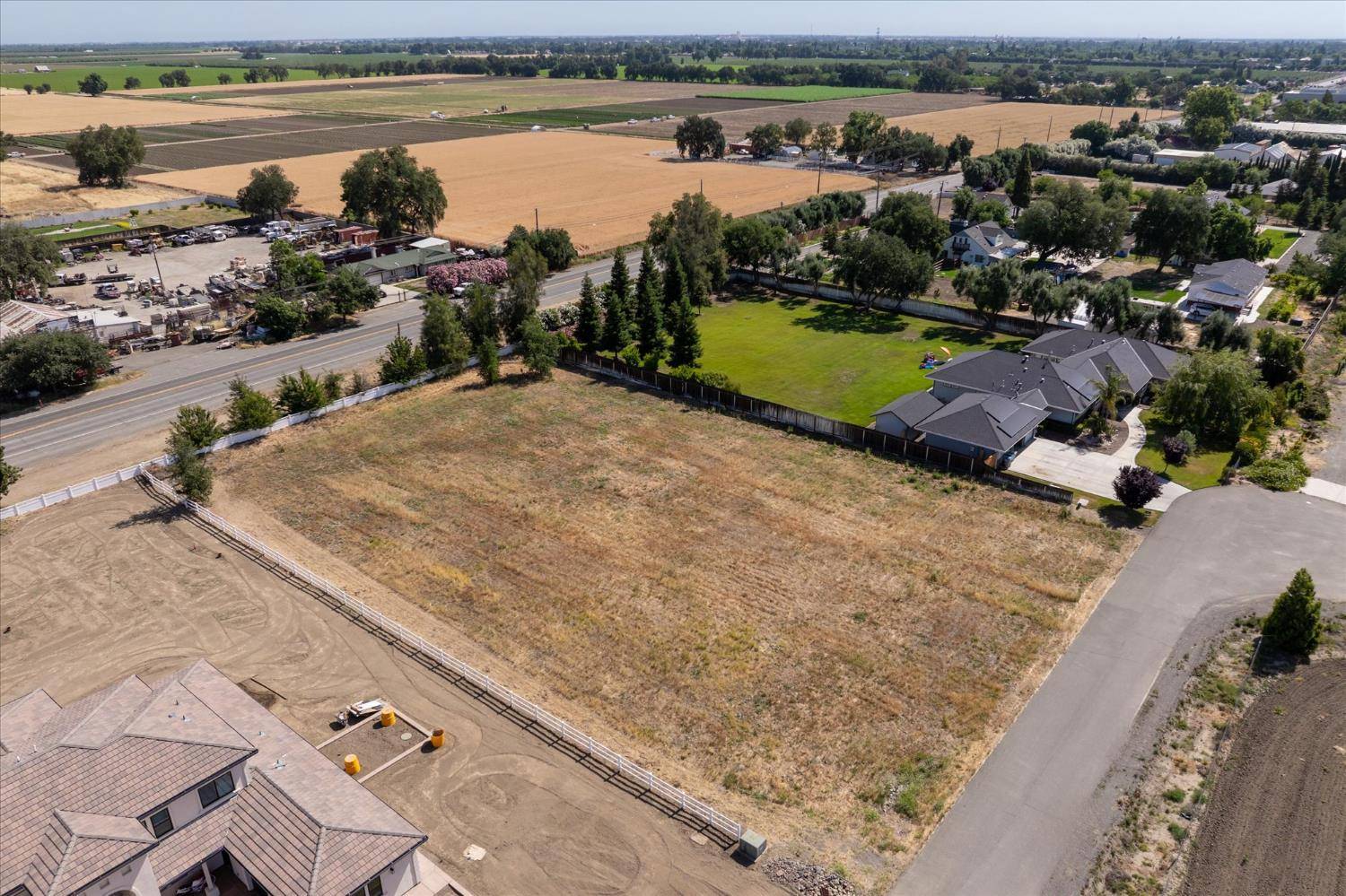 Woodland, CA 95695,3 Merlot PL