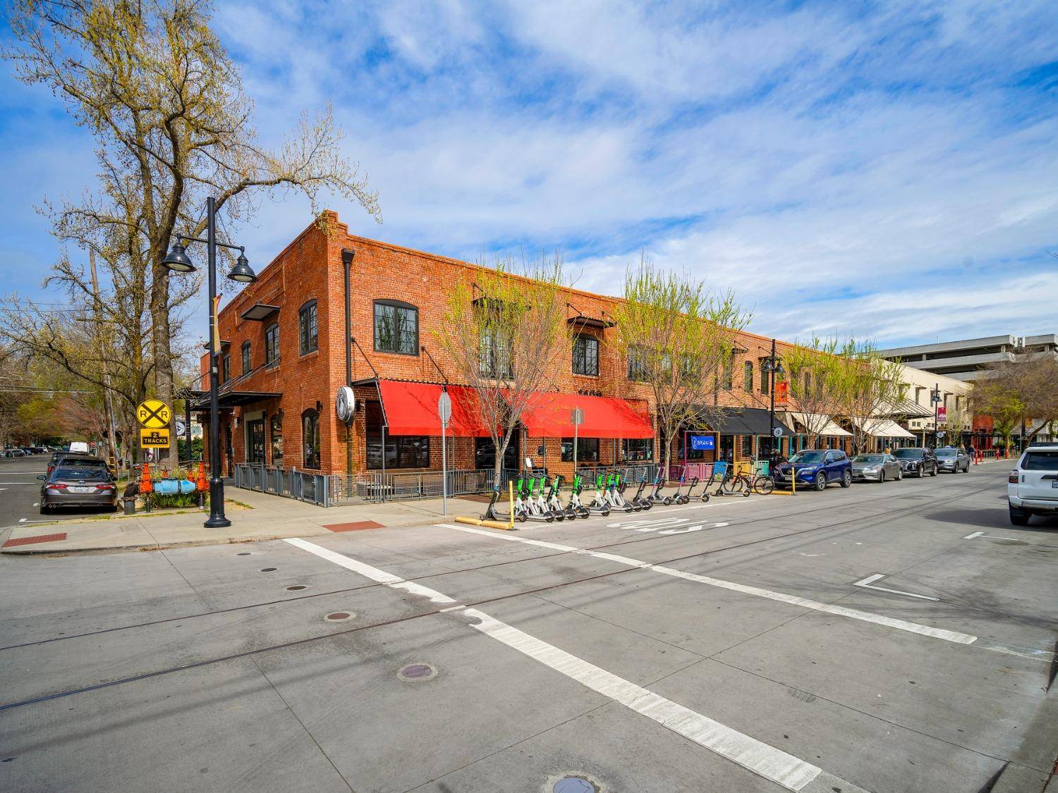 Sacramento, CA 95811,1725 14th ST #201