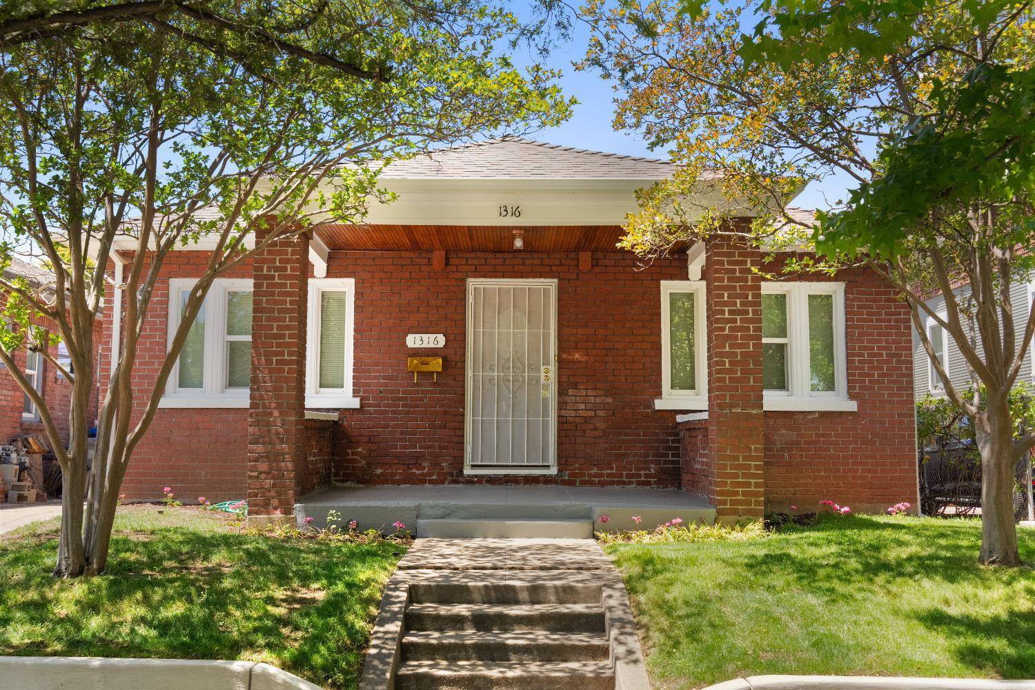 Sacramento, CA 95816,1316 33rd ST