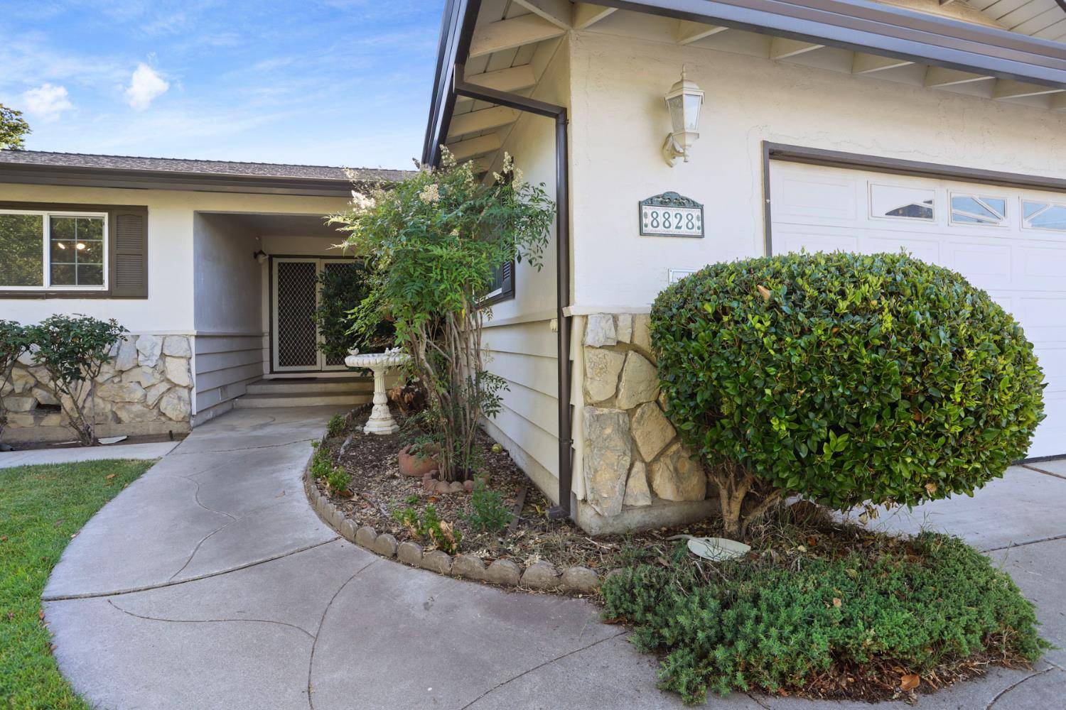 Stockton, CA 95210,8828 Los Olivas CT
