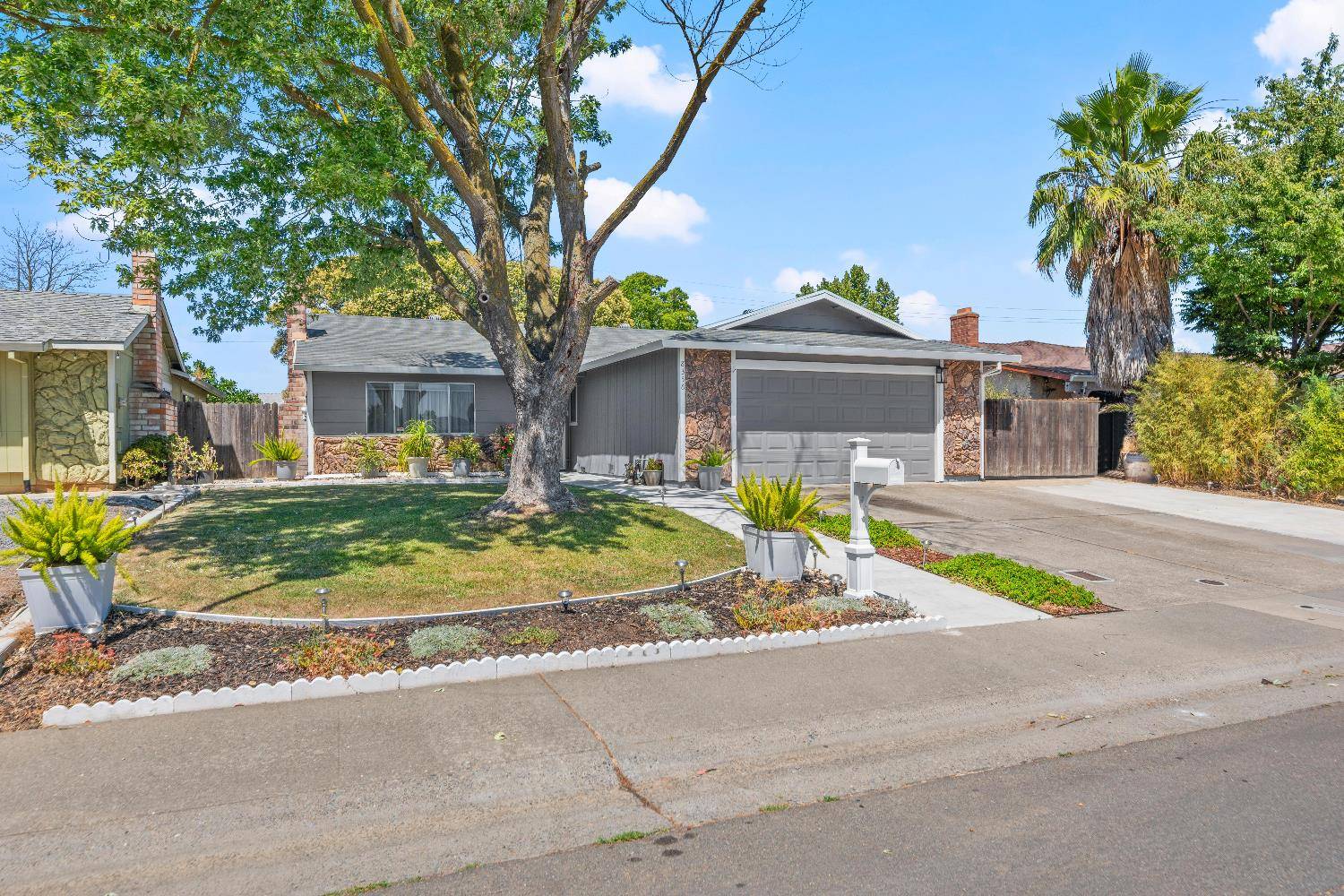 Sacramento, CA 95823,8356 Nightfall WAY