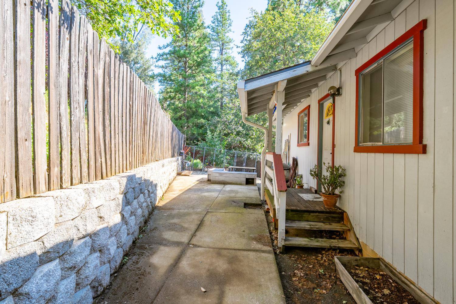 Colfax, CA 95713,111 W Oak Hill DR