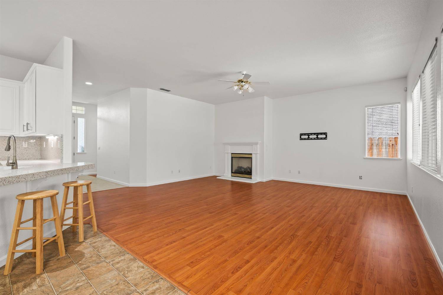 Roseville, CA 95661,316 Bosbury CT